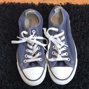 Navy blue converse